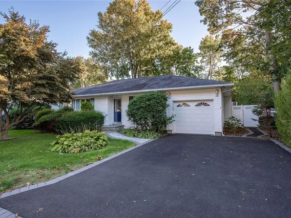 426 Lillian Boulevard, Holbrook, NY 11741