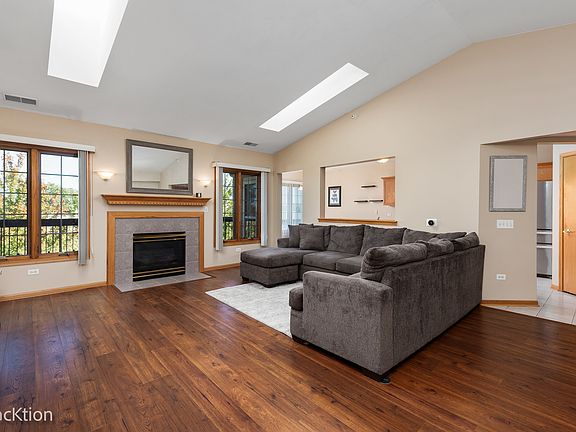 4th image of 6749 S Pointe Dr Unit 3B