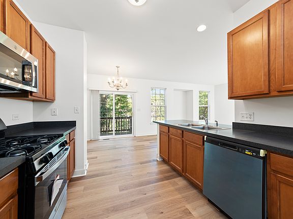 3rd image of 43 Melrose Ct Unit 43