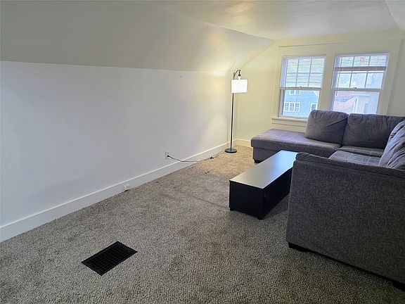4th image of 1134 39th St