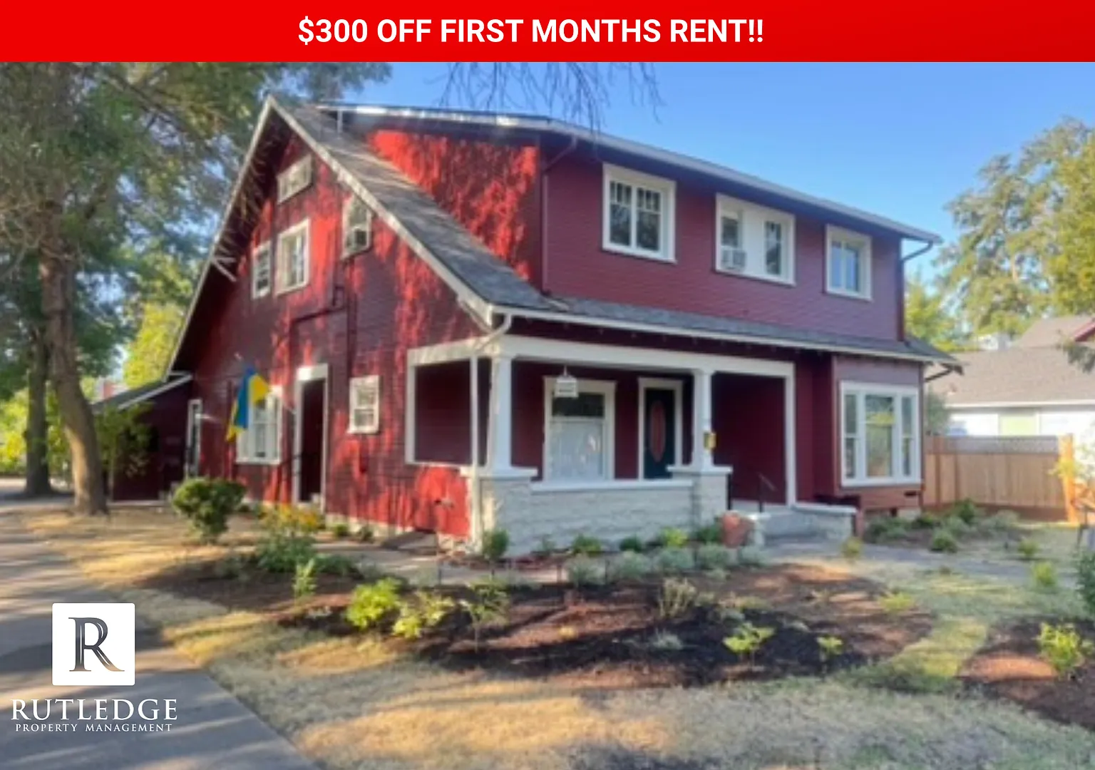 East Medford Victorian Upstairs Apartment (Move In Special!) — Photo 1