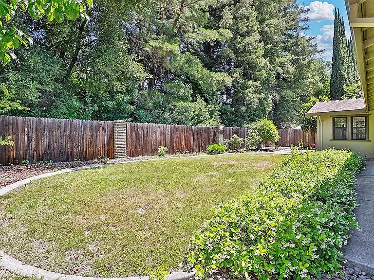 6821 Havenhurst Dr — Photo 29