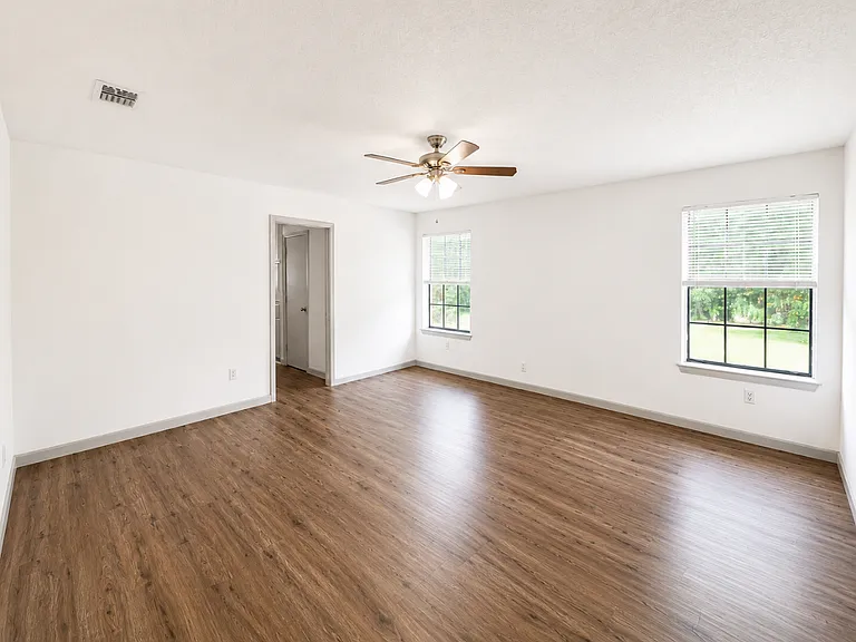 2401 Stephen Lee Dr — Photo 18