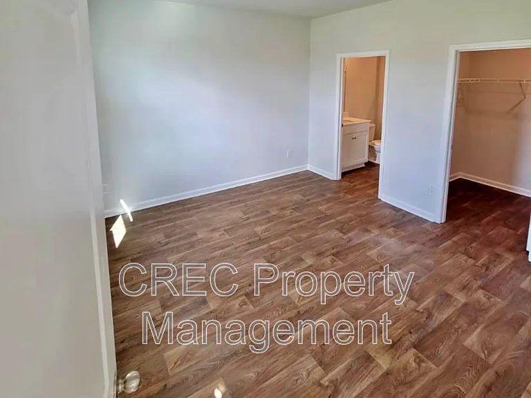 817 Lilyford Ln — Photo 8