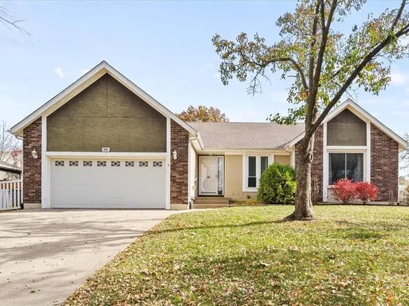 929 Elk Ln, Bonner Springs, KS 66012