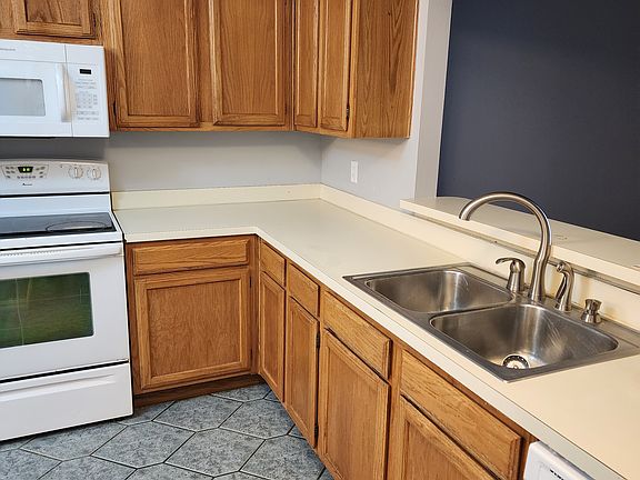 2nd image of 320 Downing Ln