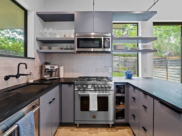 303 Woodward St #32 — Photo 13