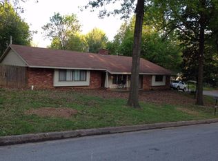 2250 N Hummingbird Ln, Fayetteville, AR 72703