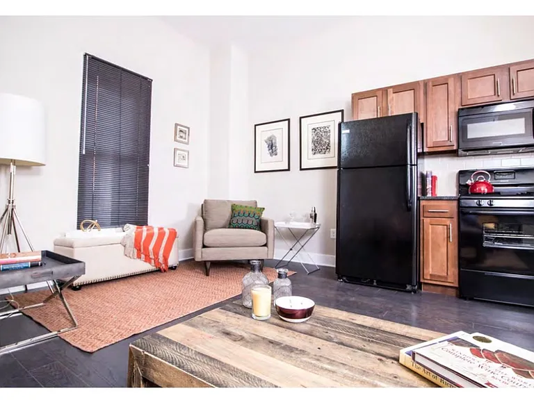 102 N Stockton St #D — Photo 2