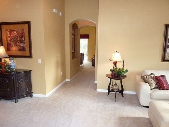 Beautiful archways and decorative nooks throughout the house.