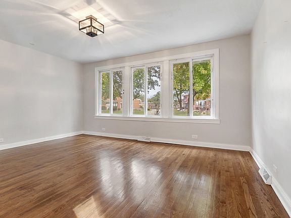 4th image of 1115 W 110th St
