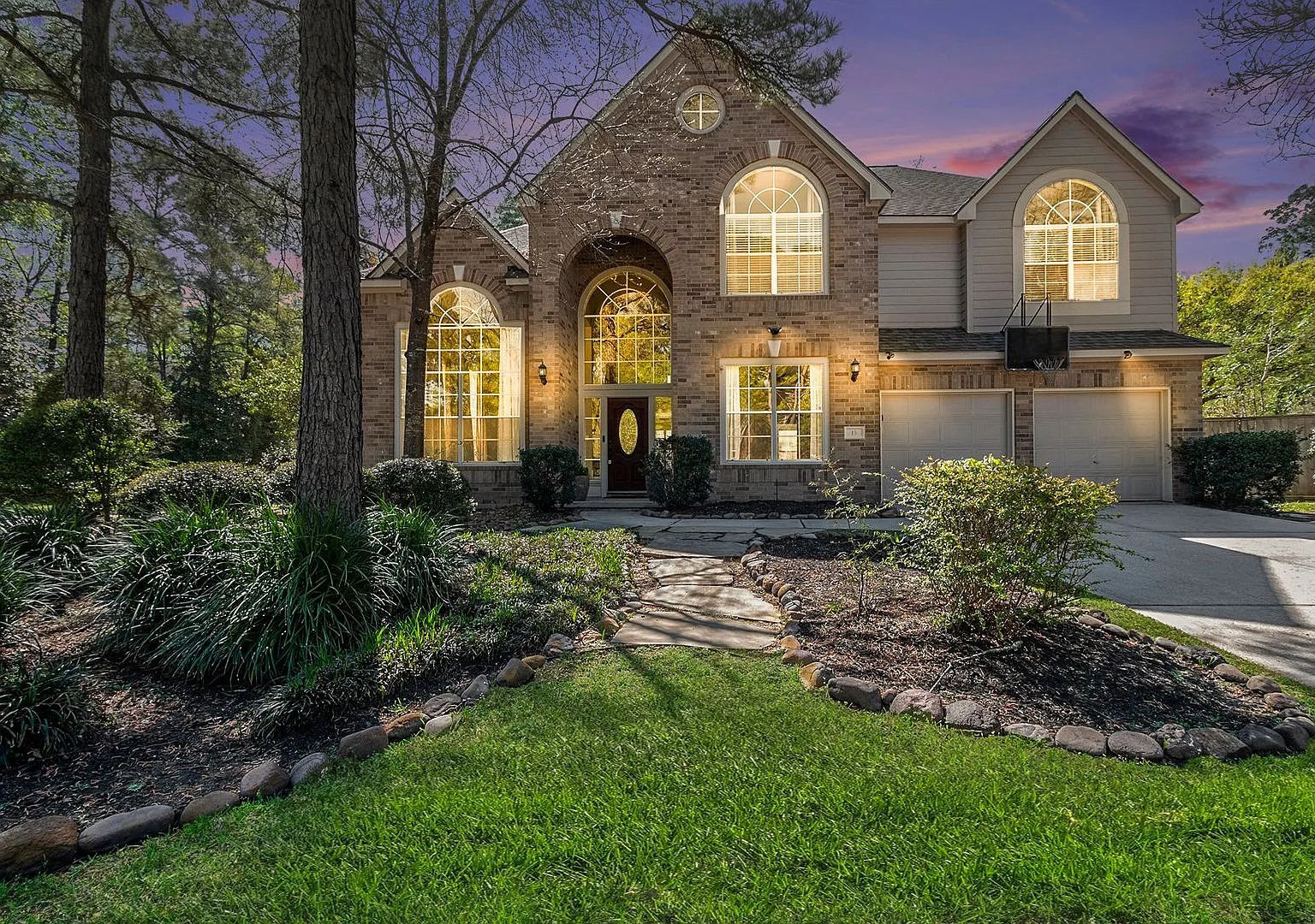 Spacious 2-Story, 5-Bedroom Home with a Pool in The Woodlands — Photo 1