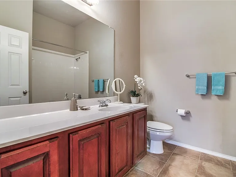 Secondary bathroom.