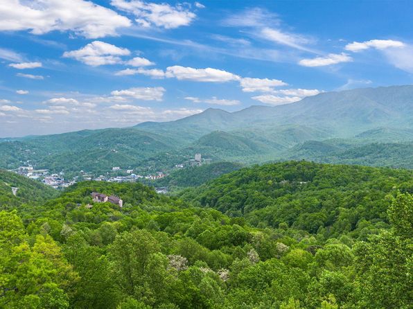 2115 Luzerne Dr, Gatlinburg, TN 37738