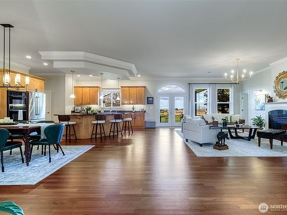 5th image of 236 Looking Glass Road