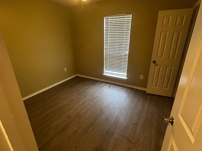 13723 Southfork Dr — Photo 3