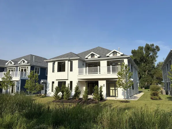 569 Mill STREET #1, Fontana, WI 53125