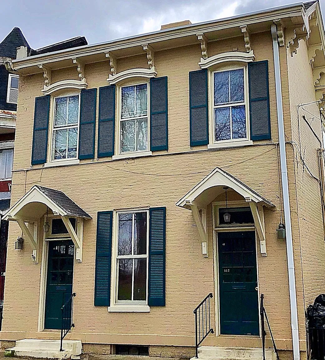 2 bed, 1000 sqft, $995 — Photo 1