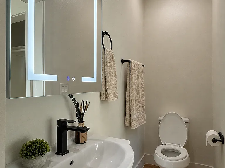 1575 W 35th Pl #111 — Photo 10