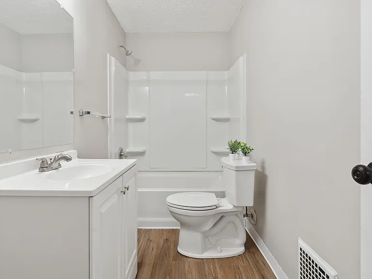 619 N Gray St — Photo 4