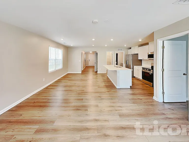 2503 Trollinger Dr — Photo 2