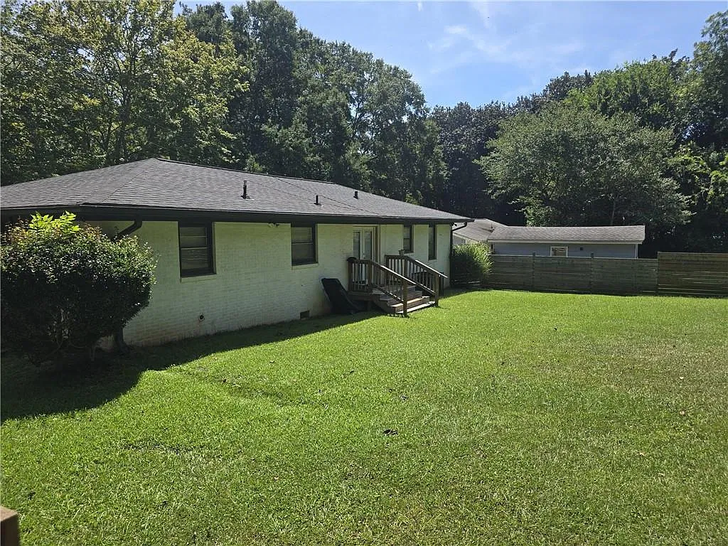 3 bed, 2.0 bath, 1404 sqft, $2,000 — Photo 4
