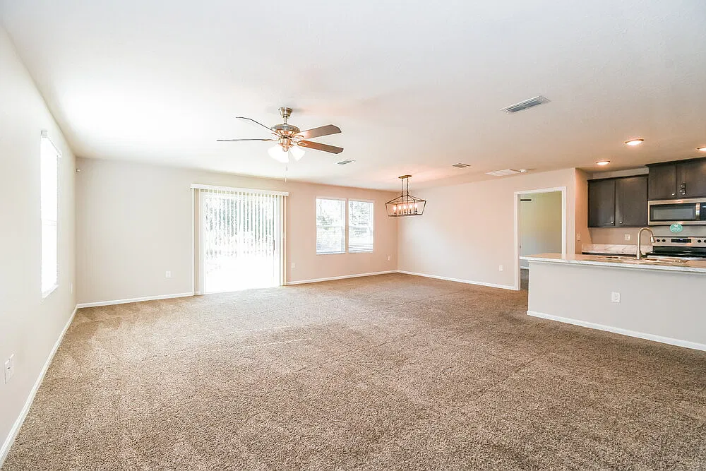3 bed, 2.0 bath, 1714 sqft, $2,080 — Photo 3