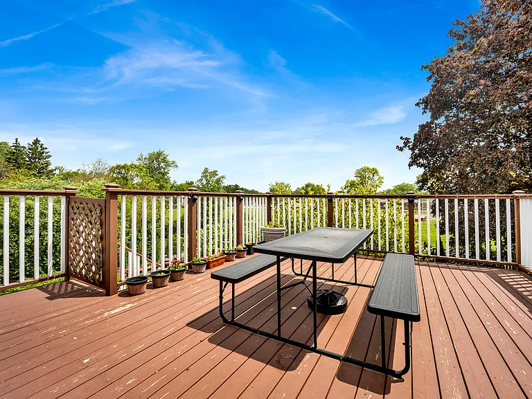 1135 Crestwood Dr — Photo 31