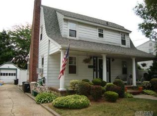 1667 Amsterdam Ave, Merrick, NY 11566