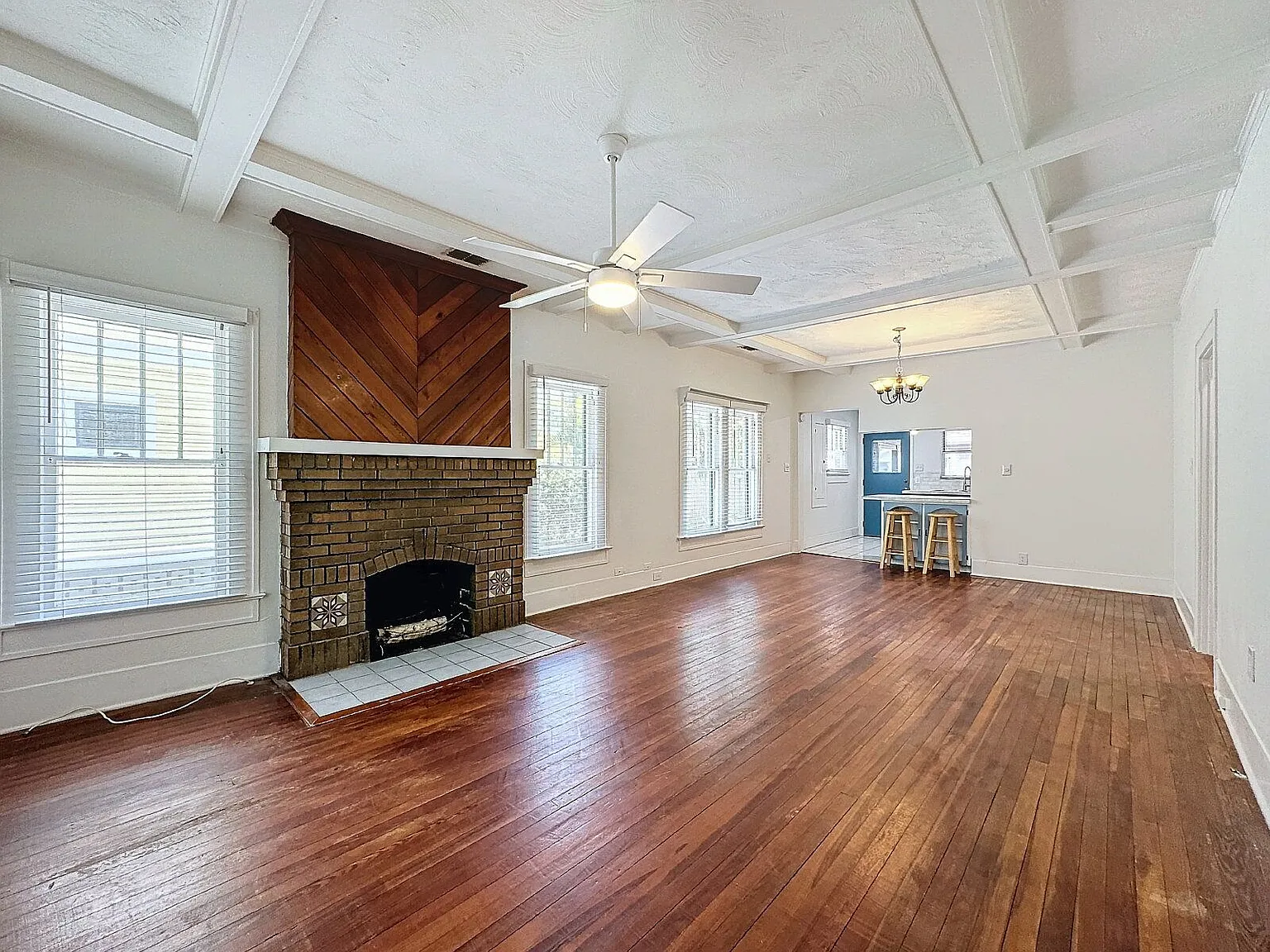 2 bed, 2.0 bath, 1128 sqft, $3,200 — Photo 2