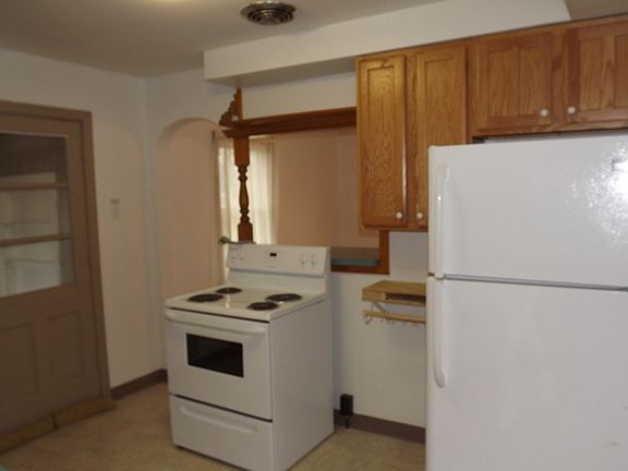 5th image of 118 Chandler Ave