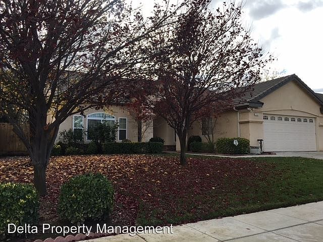 2nd image of 742 W Palo Alto Ave