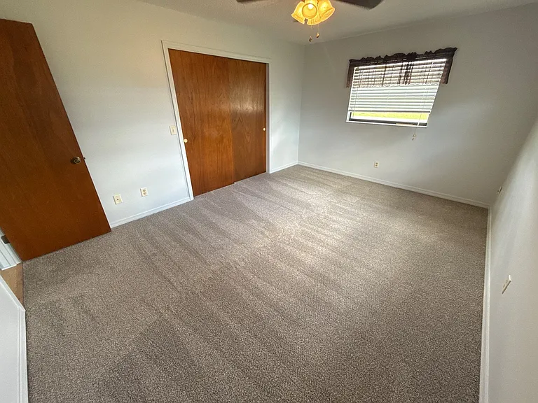 8215 W Cecil Ln — Photo 11
