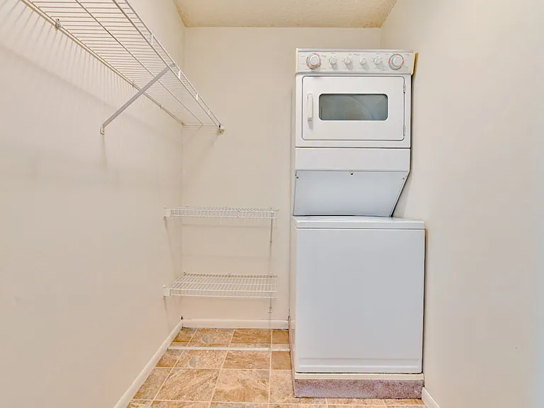 The Groves Apartments — Photo 13