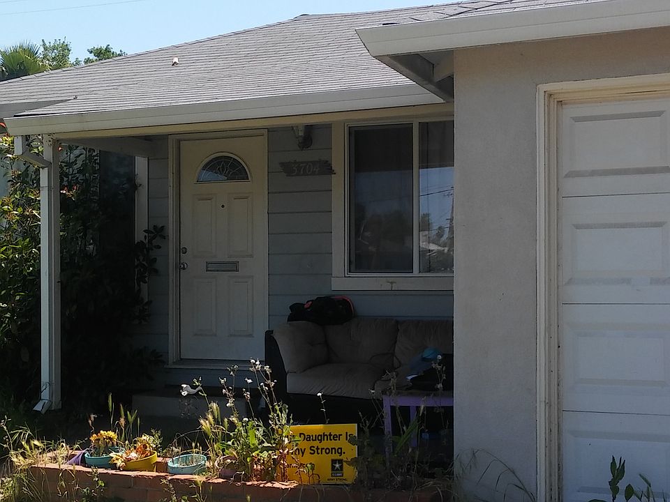 1st image of 3704 Lowry Dr