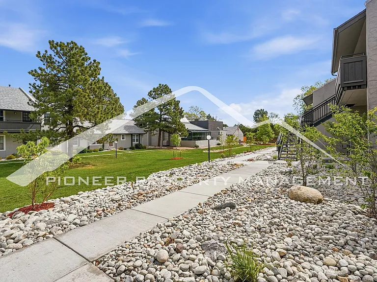 2301 E Fremont Ave #S02 — Photo 1