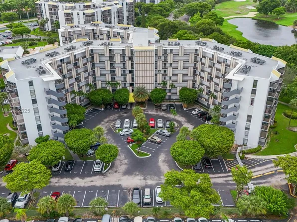 20400 W Country Club Dr APT 416, Aventura, FL 33180