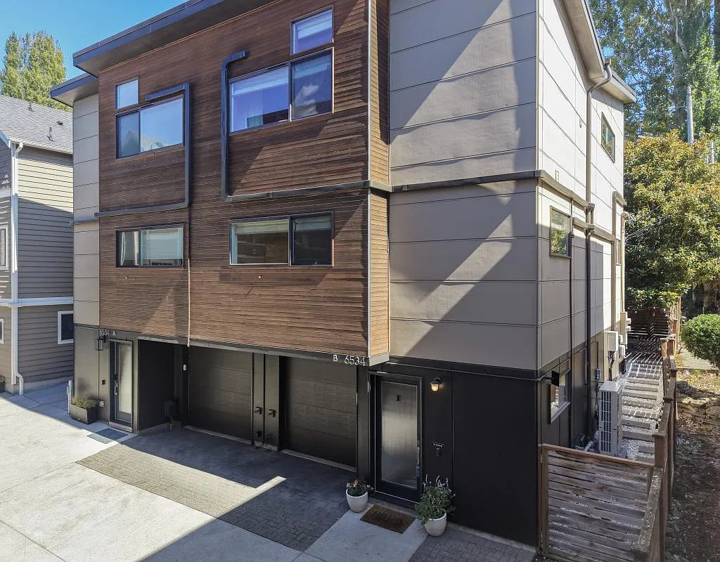 6534 42nd Ave. SW #B - 3 bedrooms — Photo 1