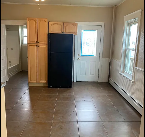 382 E Grove St — Photo 6