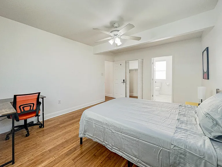 Large room with private Bathroom Room 40