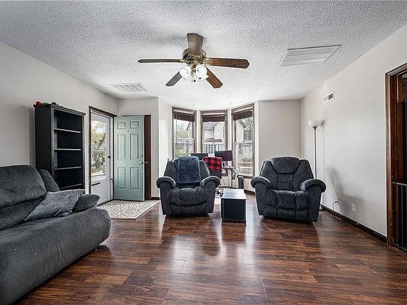 5th image of 822 Columbia Ave