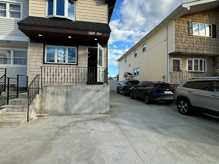 51 Longdale St — Photo 34