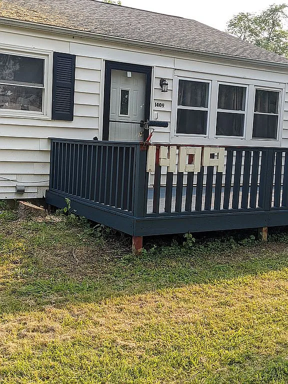 1409 Paula Dr photo 1