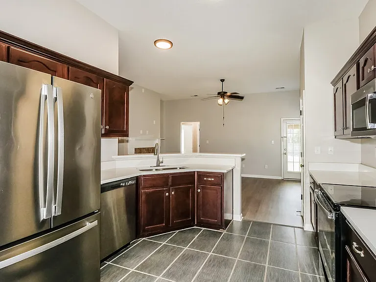 2948 Mount Pleasant Rd S — Photo 8