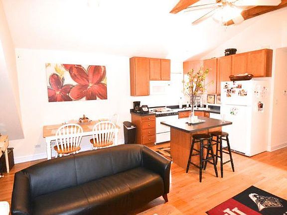 3rd image of 3444 N Hoyne Ave