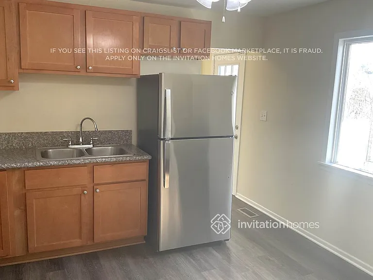 17 Concord Ave — Photo 4