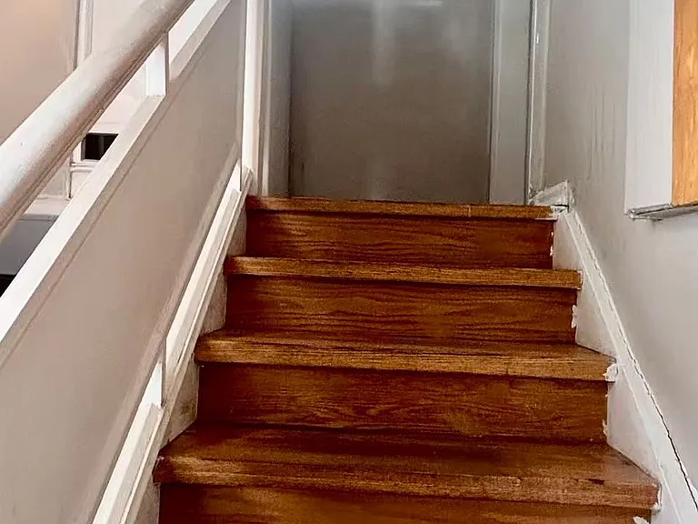 166 Maplehurst Ave — Photo 3