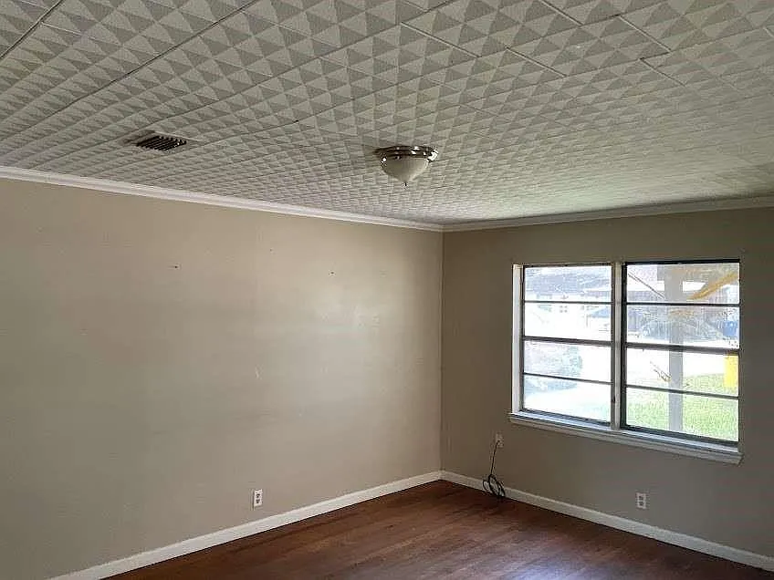 3 bed, 1.0 bath, 1260 sqft, $1,595 — Photo 2