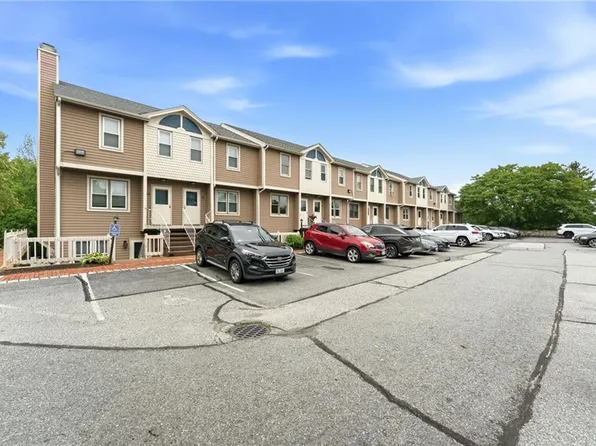 3399 Post Rd APT 13, Warwick, RI 02886