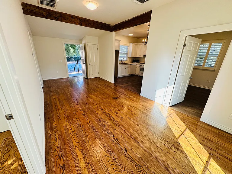 825 N Pasadena Ave — Photo 24
